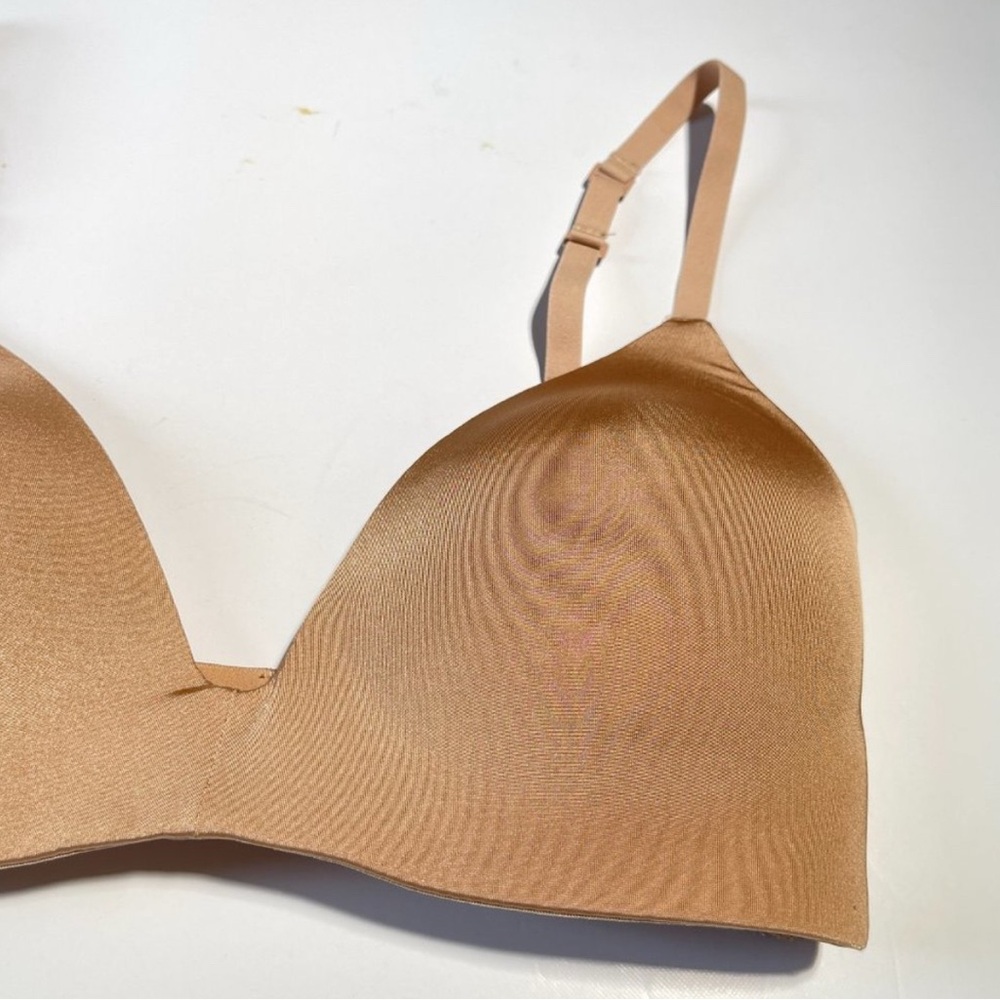SKIMS Nude Plunge Wireless T-Shirt Bra - Picture 9 of 9